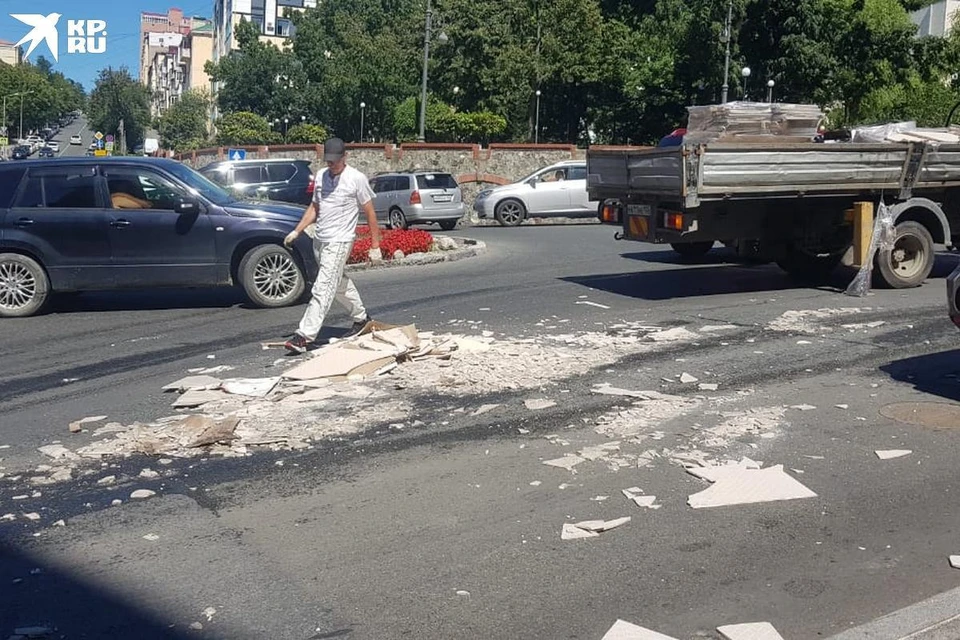 Произошло все в районе сквера имени Суханова.