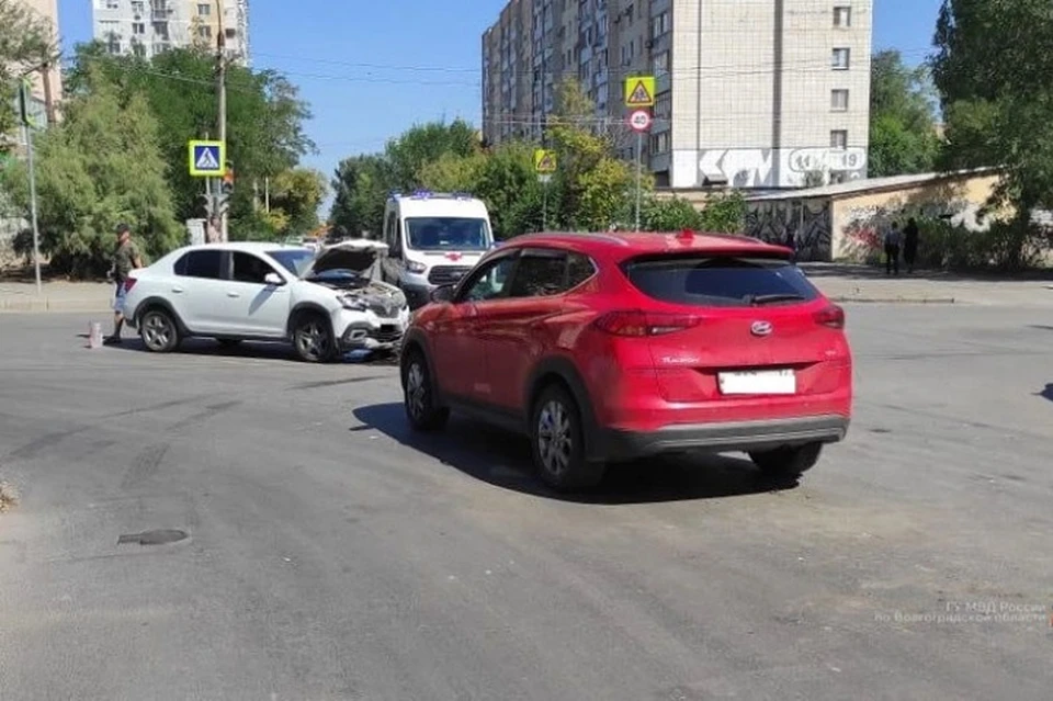 В Ворошиловском районе произошла авария.