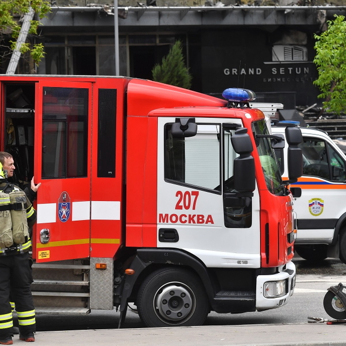 Два человека погибли при пожаре в одной из квартир жилого дома в Подольске  - KP.RU