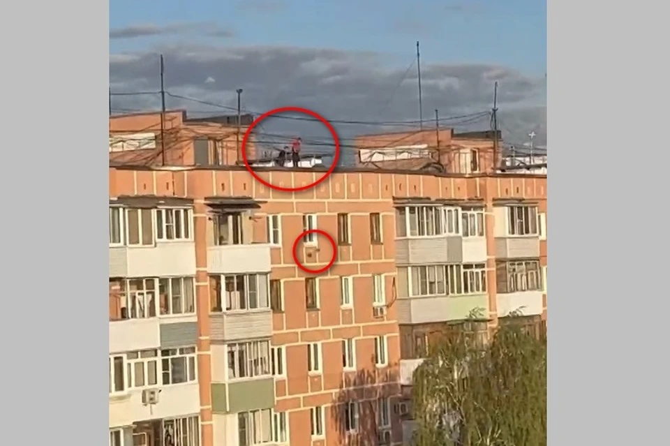 Дети в Канищеве, выбрасывавшие с крыши многоэтажки мебель, попали на видео.
