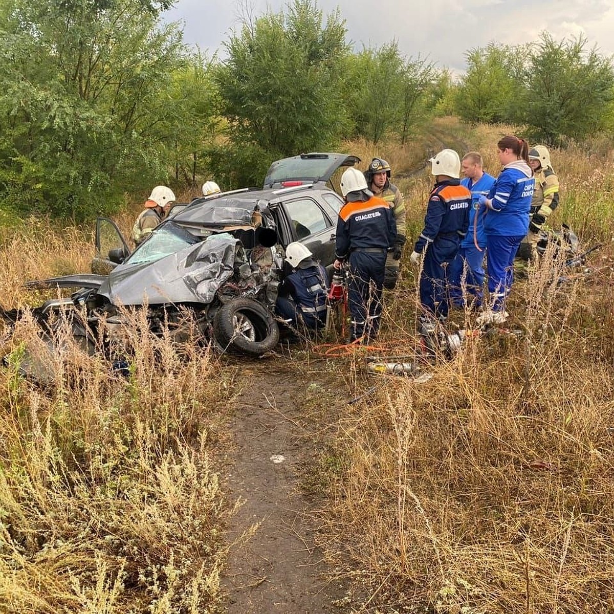 Стали известны подробности ДТП в Новокуйбышевске, где легковушка снесла  столб - KP.RU