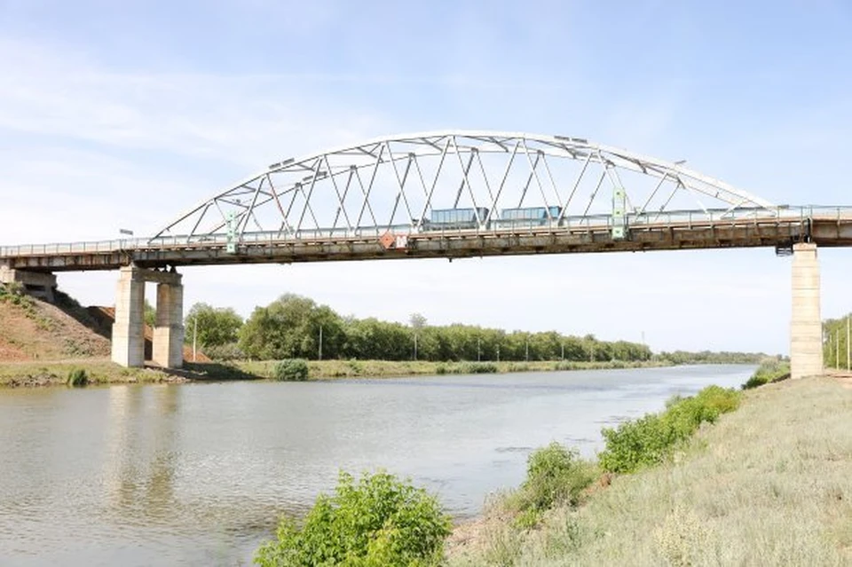 Мост через ВДСК отремонтируют к концу года. Фото: АВО