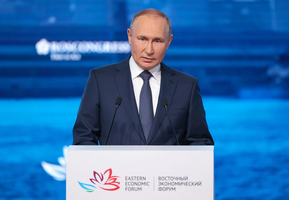 Президент России Владимир Путин на пленарном заседании ВЭФ.