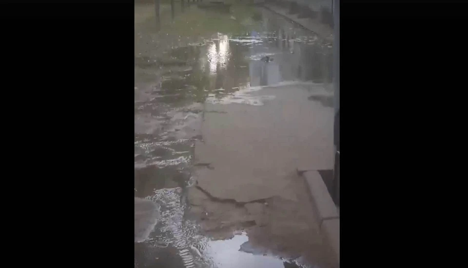 Прорыв трубы в Саратове