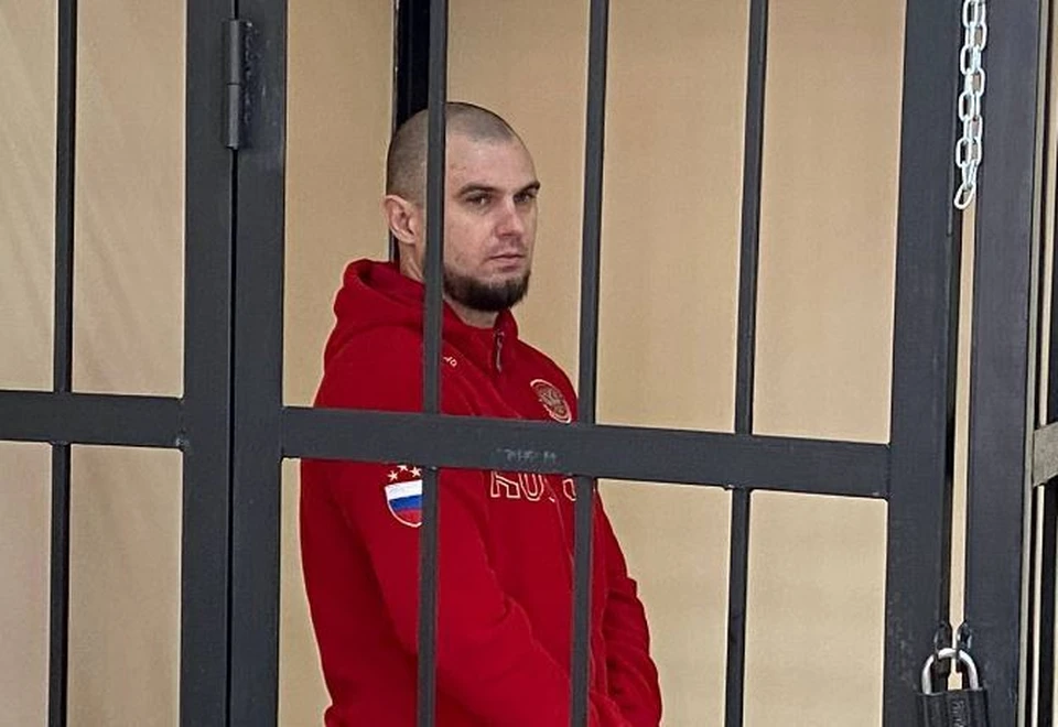 В Тюмени судят мужчину, везшего в машине наркотики на 100 млн рублей.