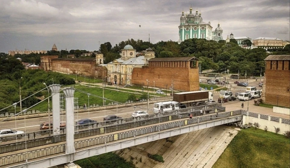 В Смоленске не планируют закрывать движение по Успенскому мосту. Фото: пресс-служба администрации города.