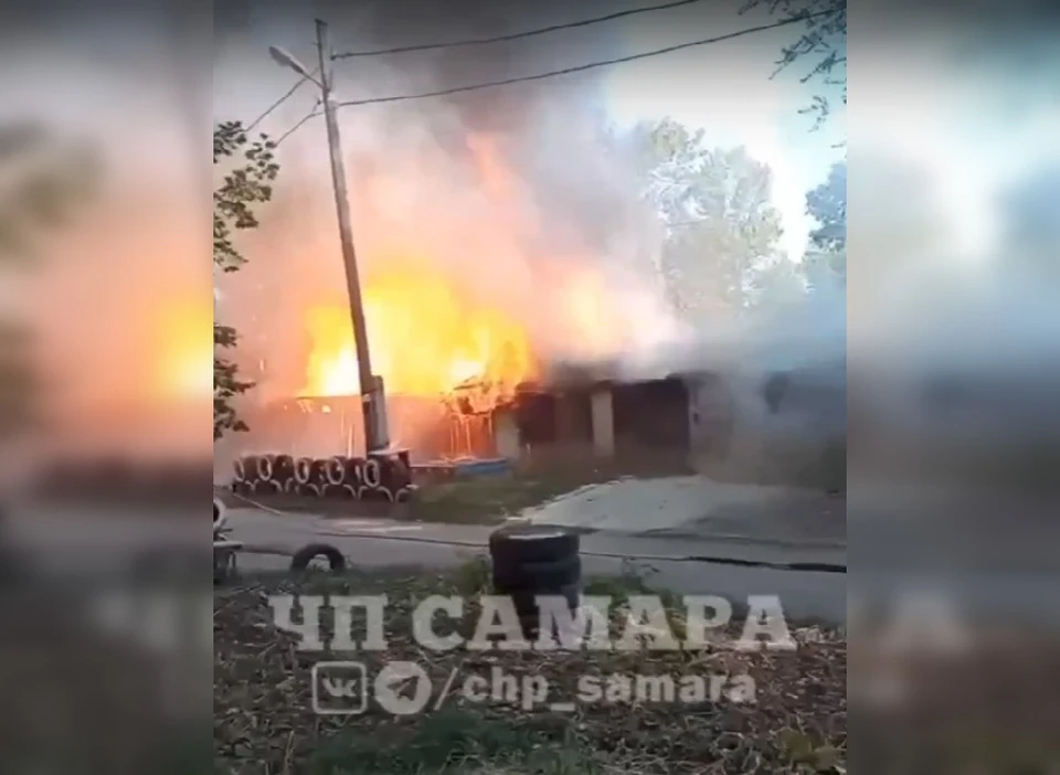 Огонь охватил внушительную площадь
