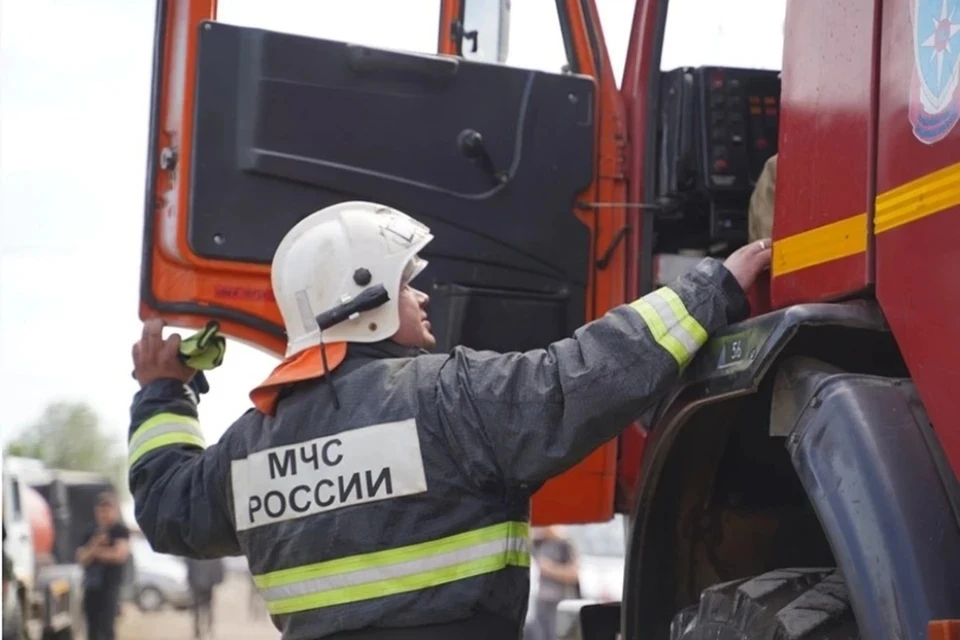 К моменту приезда спасателей, огонь охватил 84 квадратных метра.