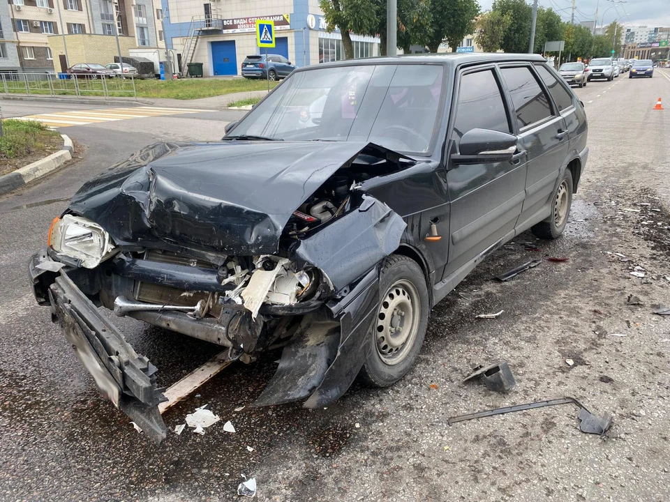 Помощь пострадавшей женщине оказали на месте аварии