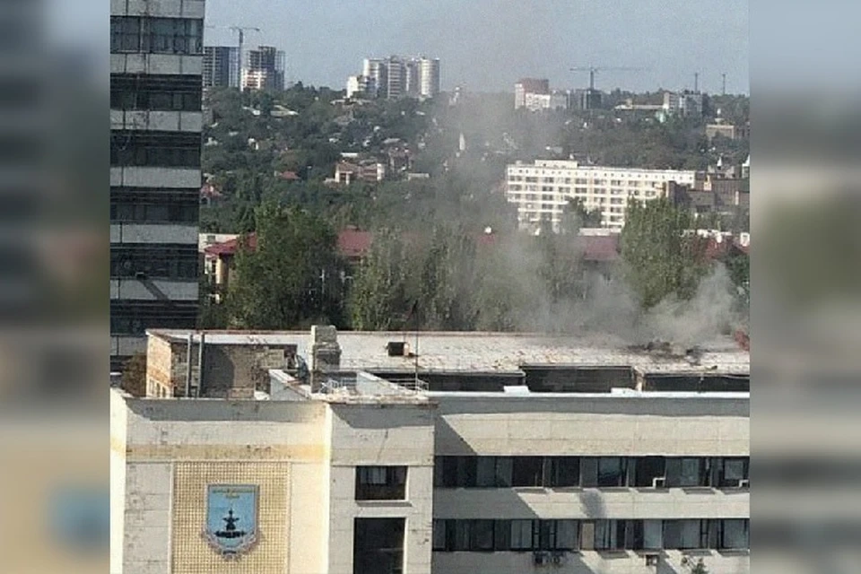 Под огнем ВФУ оказалась центральная площадь города и здание администрации Ворошиловского района. Фото: Штаб ТерО