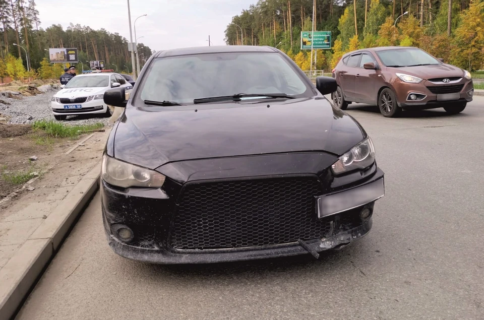 Женщина оплатила штрафы под угрозой ареста Mitsubishi Lancer
