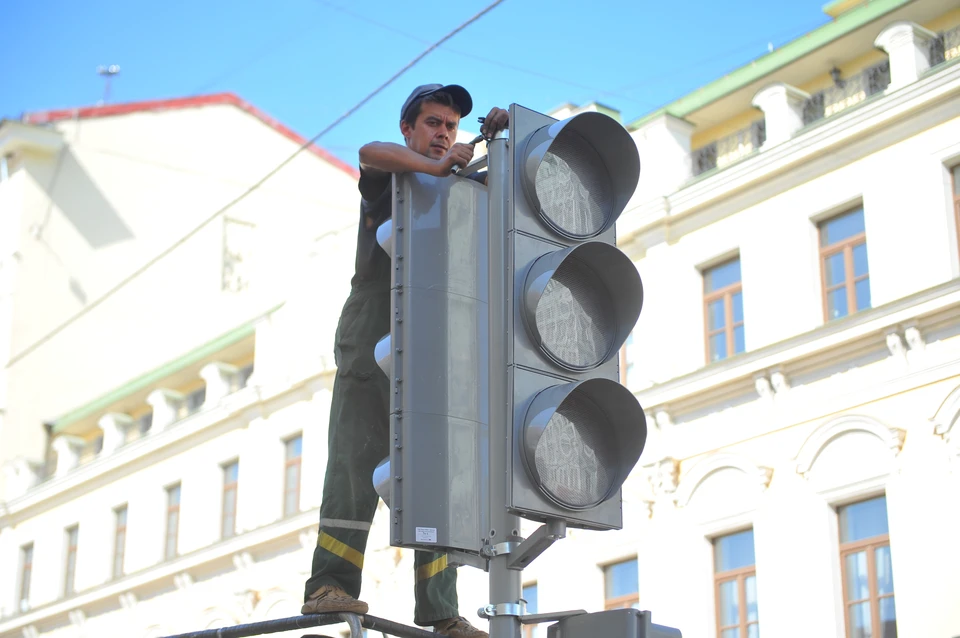 Светофор не работает с 20 сентября