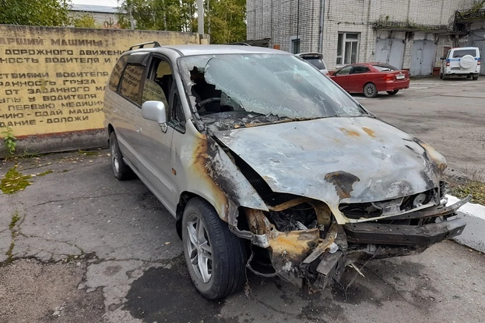 Женщина попала в аварию и едва не сгорела на угнанной машине в Хабаровском крае