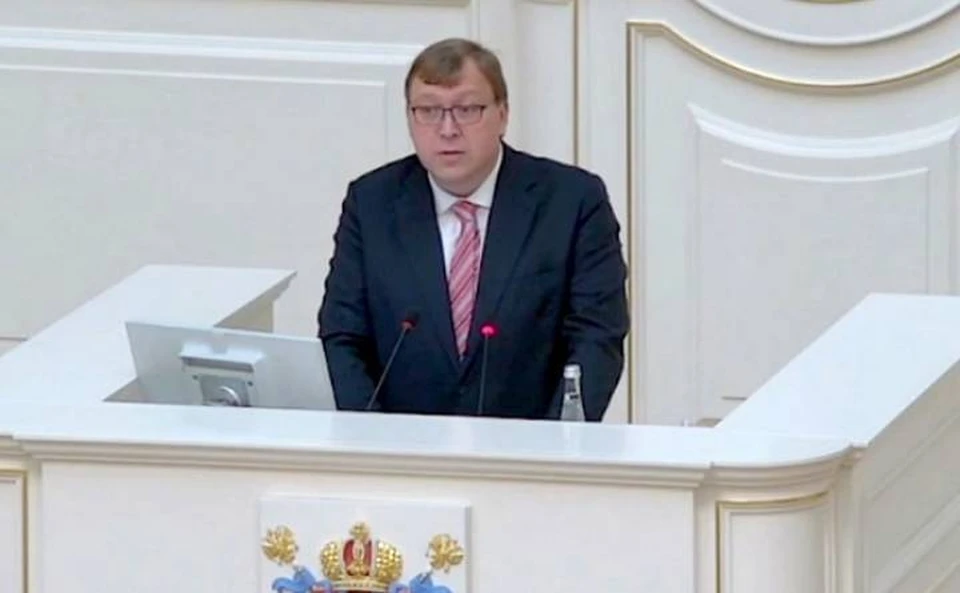 Александр Ищенко выступил перед депутатами Законодательного Собрания Санкт-Петербурга. Фото: пресс-служба ЗС РО