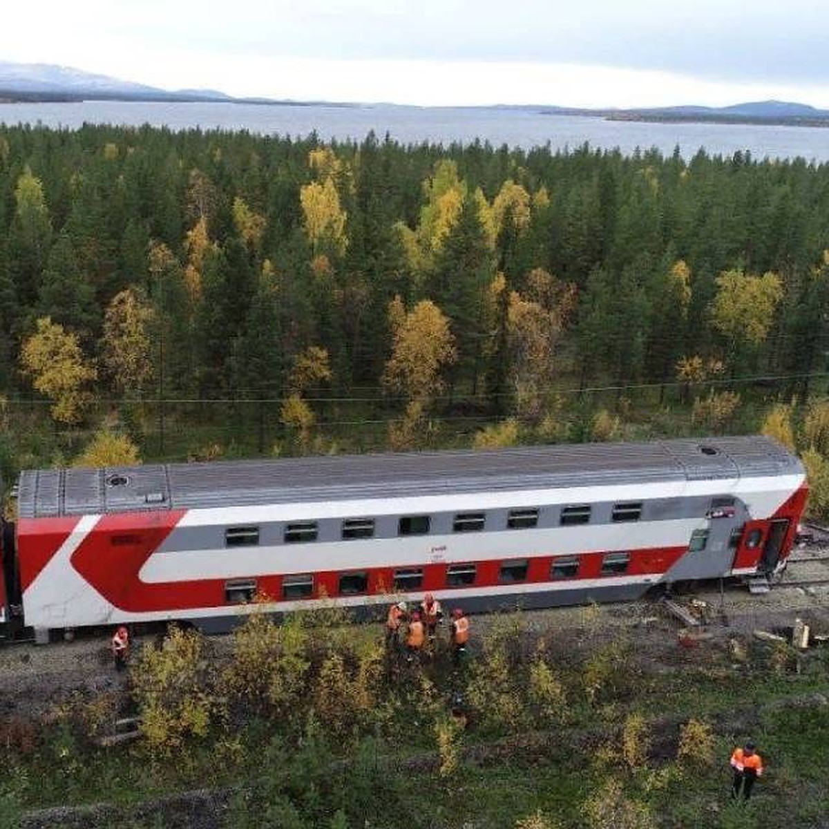 Движение поездов после схода пяти вагонов состава 