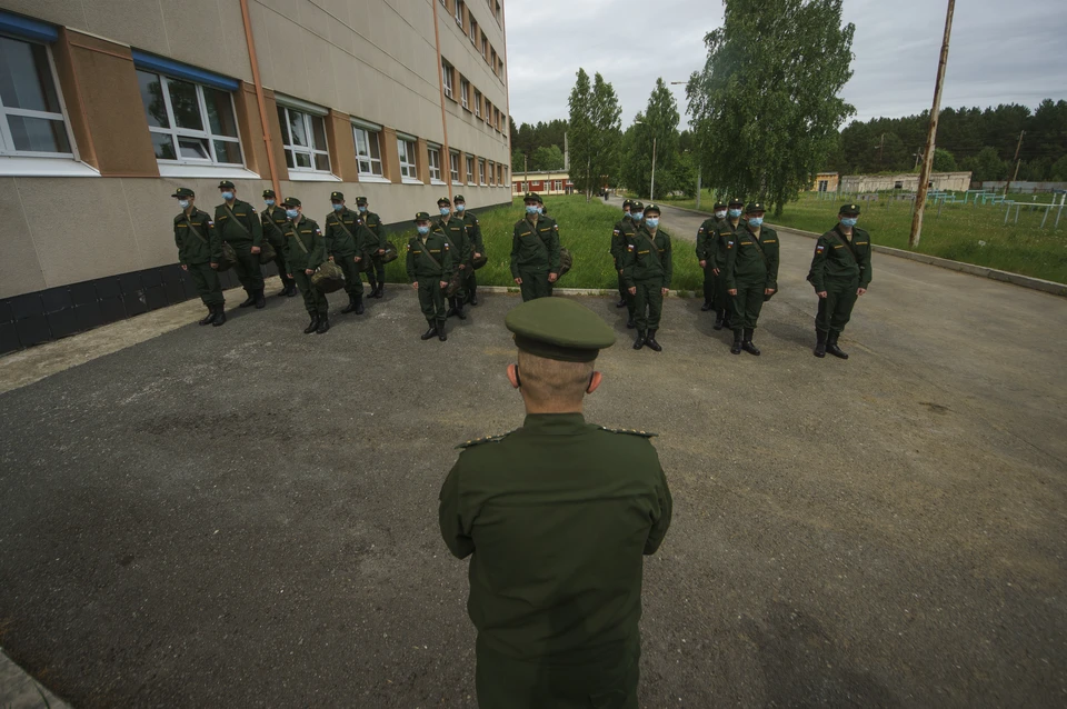 В Екатеринбурге военкоматы работают в 08:00 до 22:00, однако сотрудники дежурят по ночам и в выходные