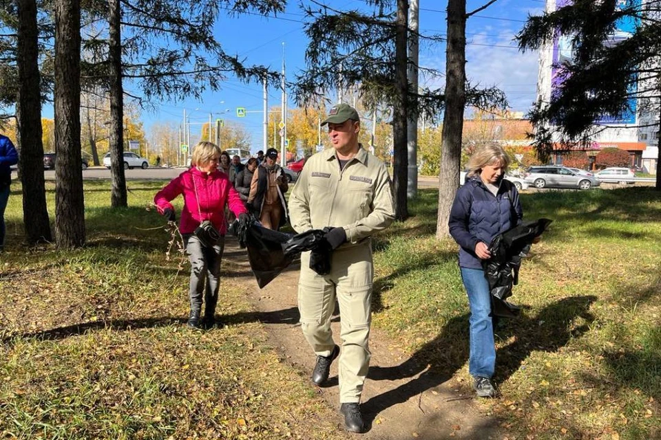 Больше 8000 жителей Иркутска участвовали в общегородском субботнике. Фото: Пресс-служба администрации Иркутска.