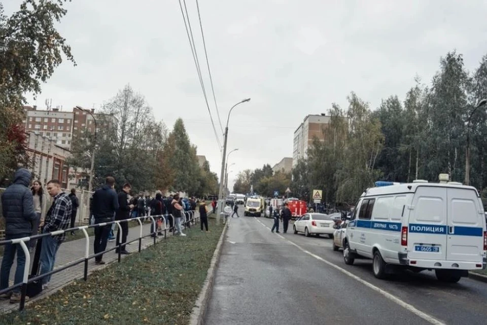 Александр Моор выразил соболезнования родным погибших в ижевской школе.