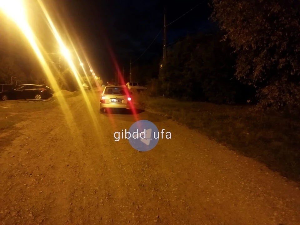 Полицейским удалось отыскать предполагаемого виновника аварии – им оказался 15-летний юноша на мопеде