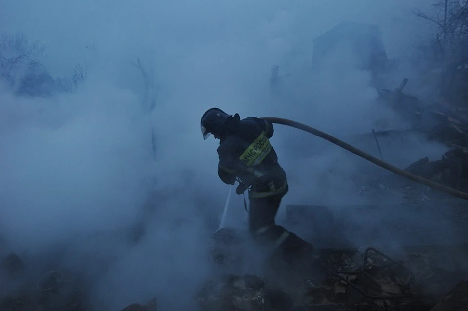 В Биробиджане неизвестные сожгли заброшенный дом