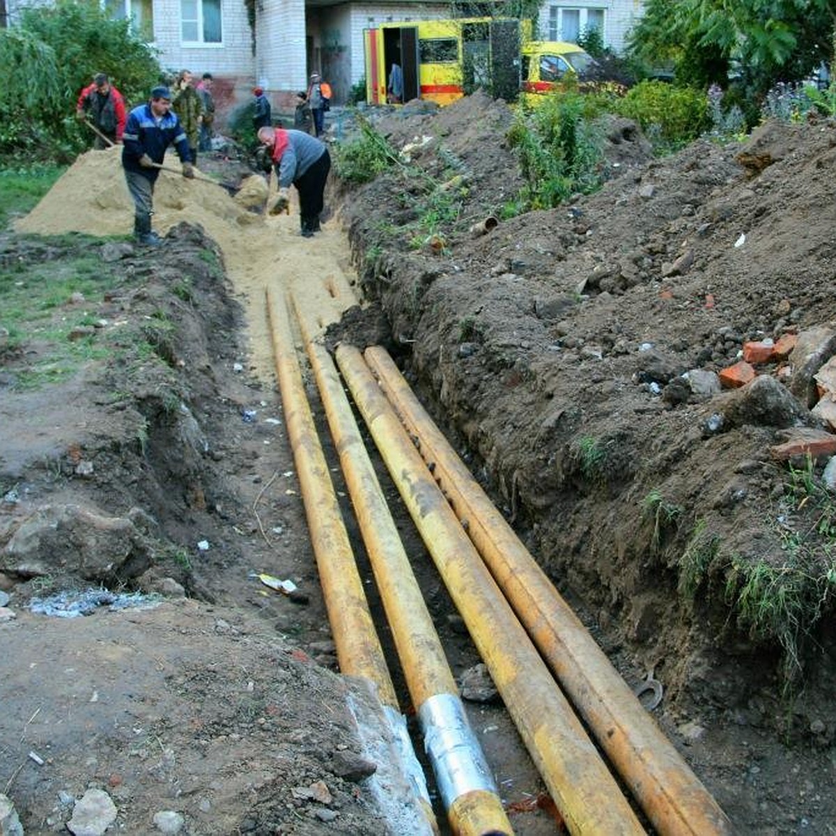 В Калуге из-за прорыва теплосети на улице Никитина несколько домов остались  без отопления - KP.RU