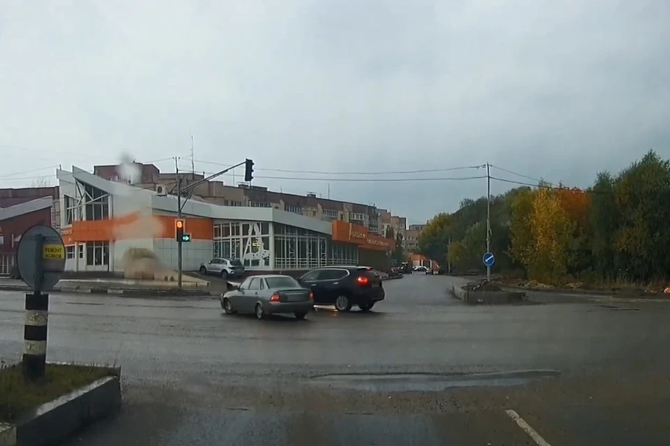 ДТП на улице Солнечной в Рязани попало на видео.