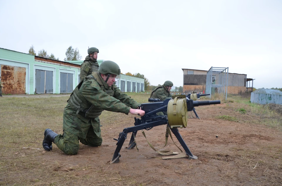Мобилизованные проходят боевую подготовку на полигоне в Подмосковье.