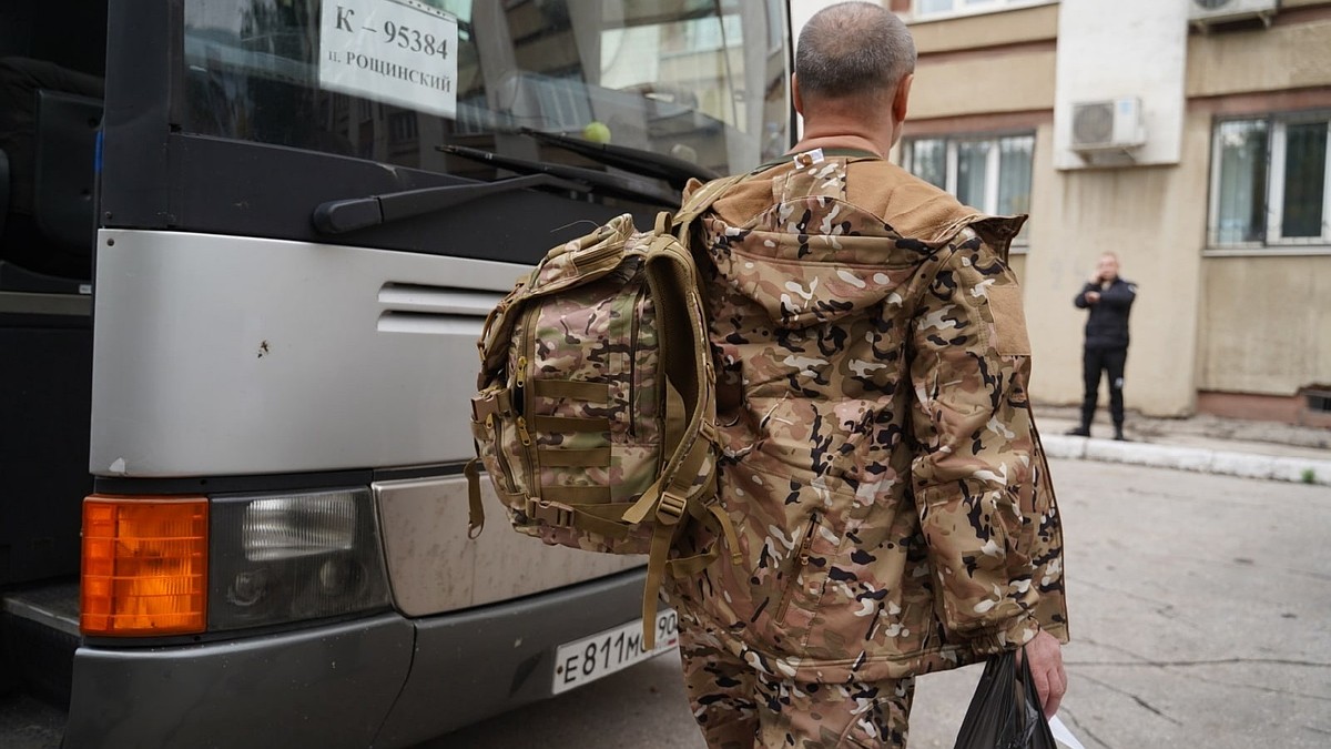 «Собрал вещи, жду звонка»: депутат Абдалкин рассказал, почему после  получения повестки до сих пор не поехал служить - KP.RU