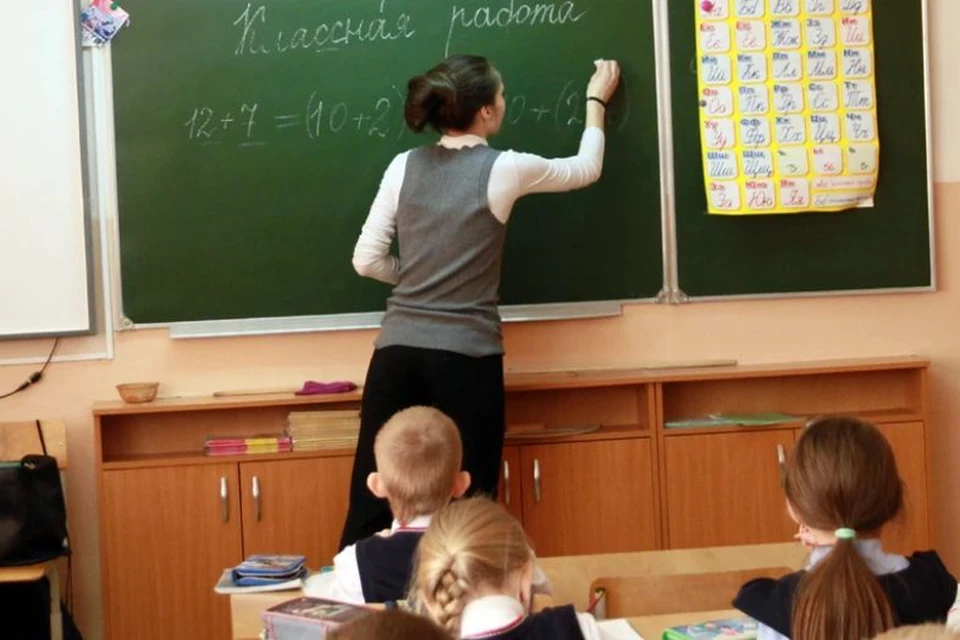 В поздравительной речи Франк отметил, что труд учителя по праву считается самым благородным и созидательным.