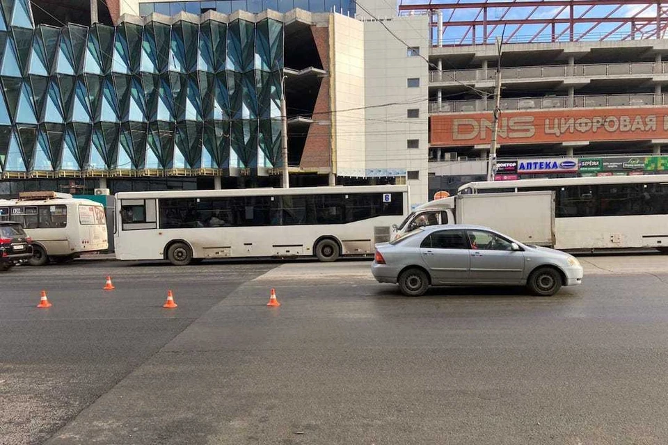 Пострадавшего доставили в больницу с различными травмами. Фото: ГИБДД по Новосибирску