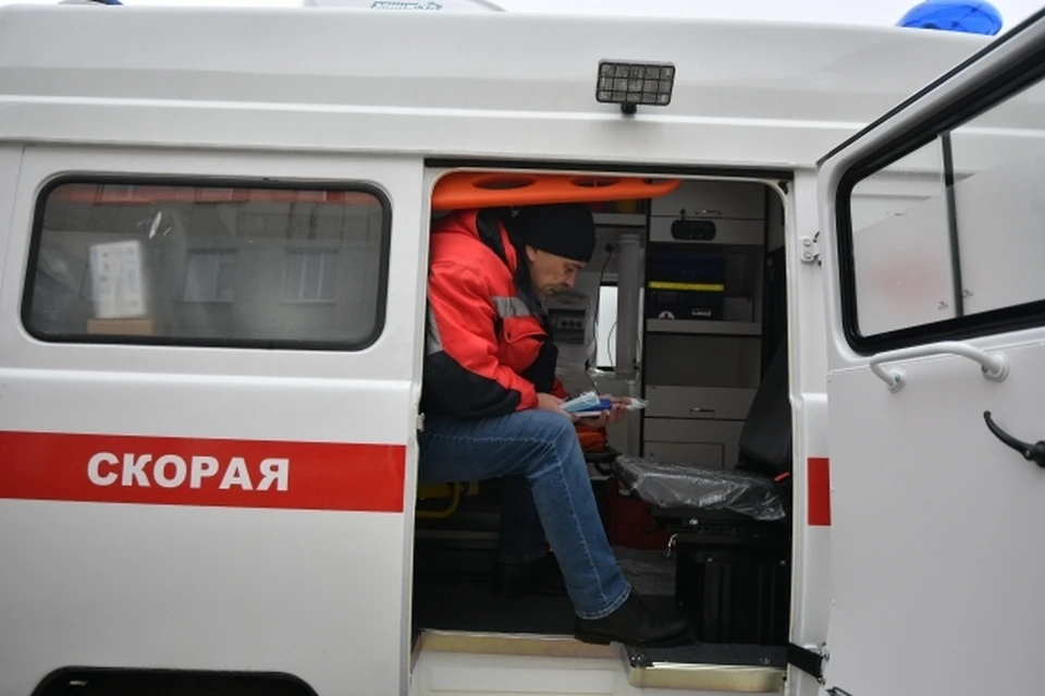 Скорая помощь дежурит на подъездах к Крымскому мосту из-за пожара
