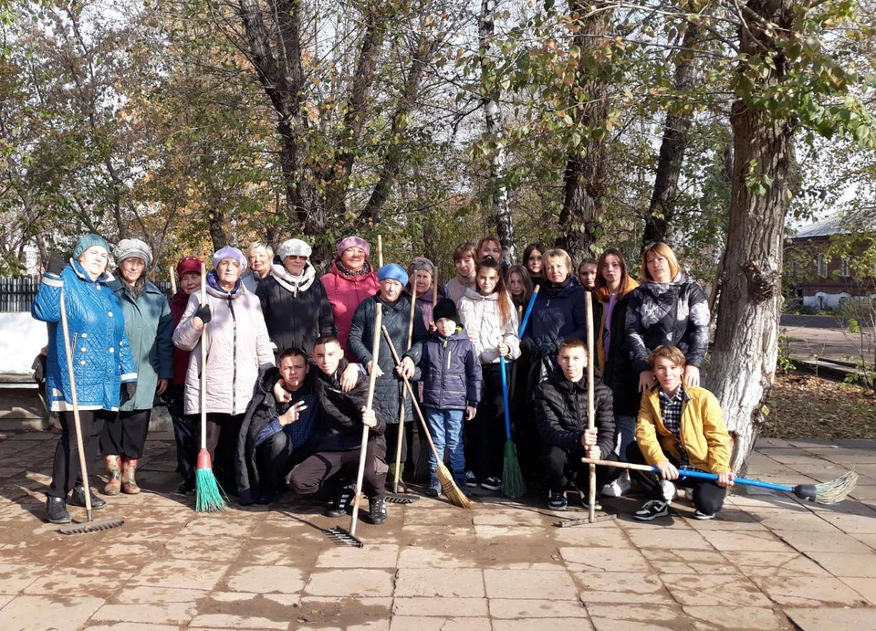 Общегородской субботник проходит 8 октября в Томске. Фото: мэрия Томска