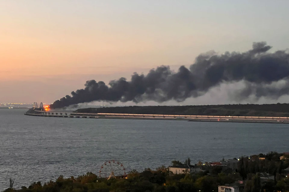 Пожар на Крымском мосту. Фото: архив КП