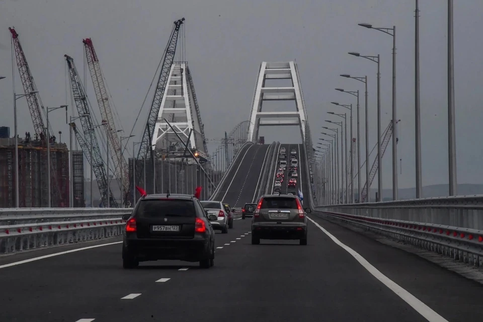 Движение на Крымском мосту частично восстановлено. Фото: Виктор ГУСЕЙНОВ/архив КП