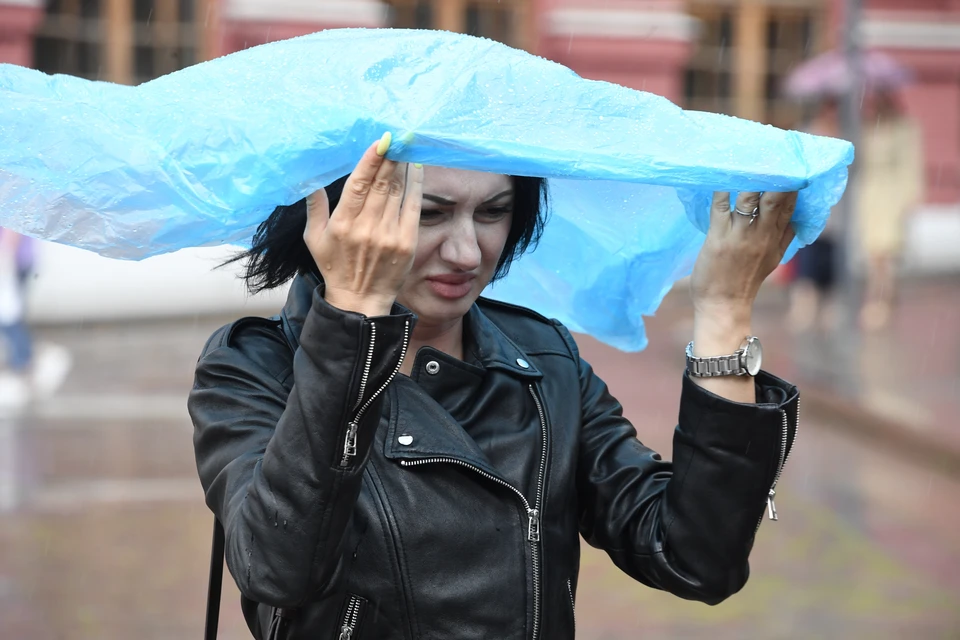 Лить с неба будет три дня.