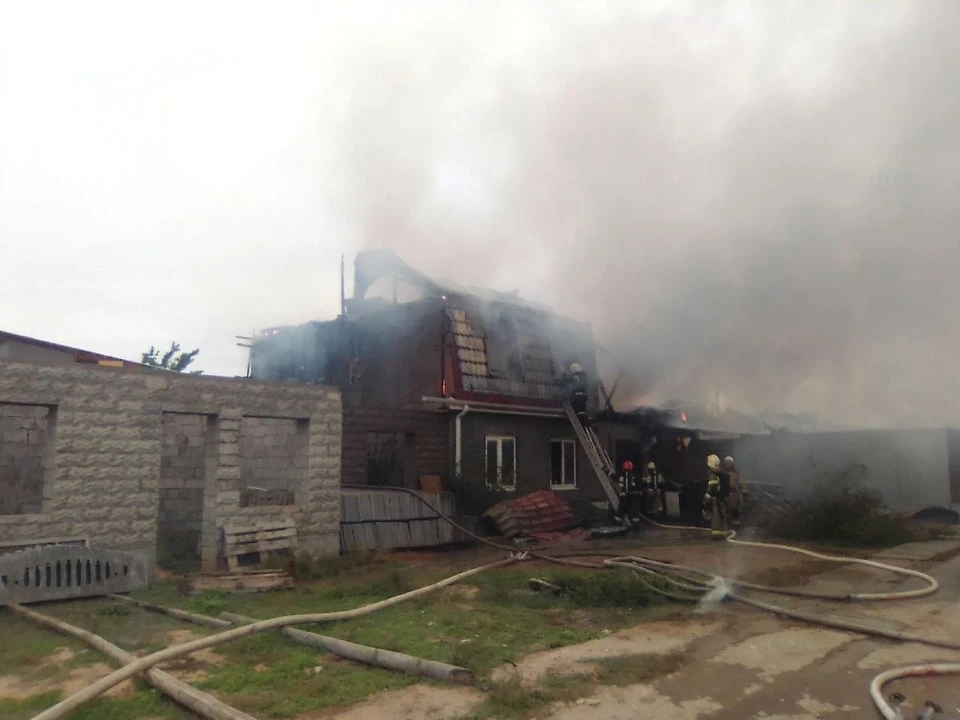 В Трусовском районе Астрахани горели два жилых дома
