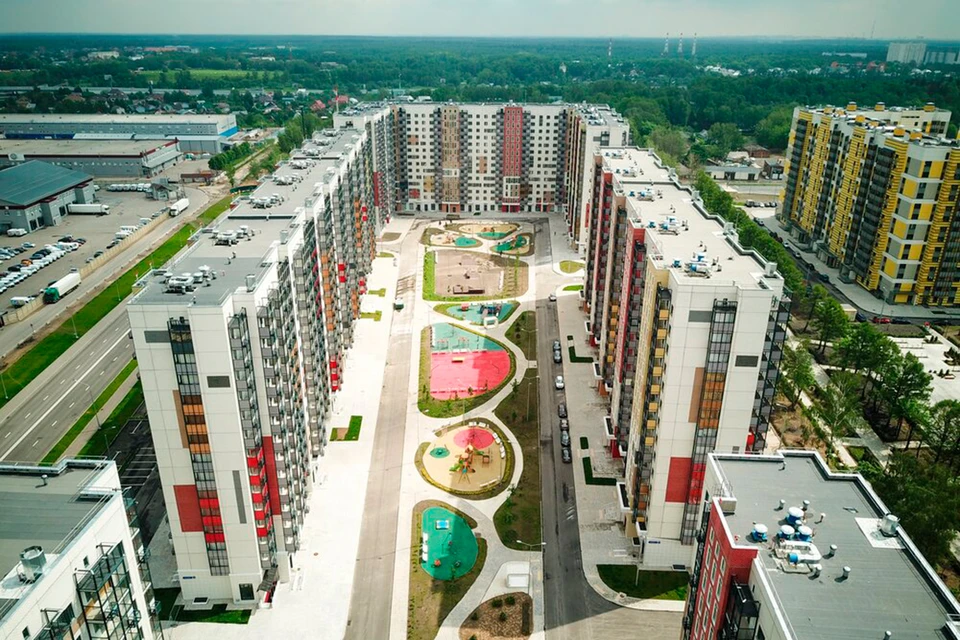 На смену утилитарным пятиэтажкам из прошлого века приходят современные ЖК с инфраструктурой для комфортной жизни. Фото: Агентство городских новостей «Москва»