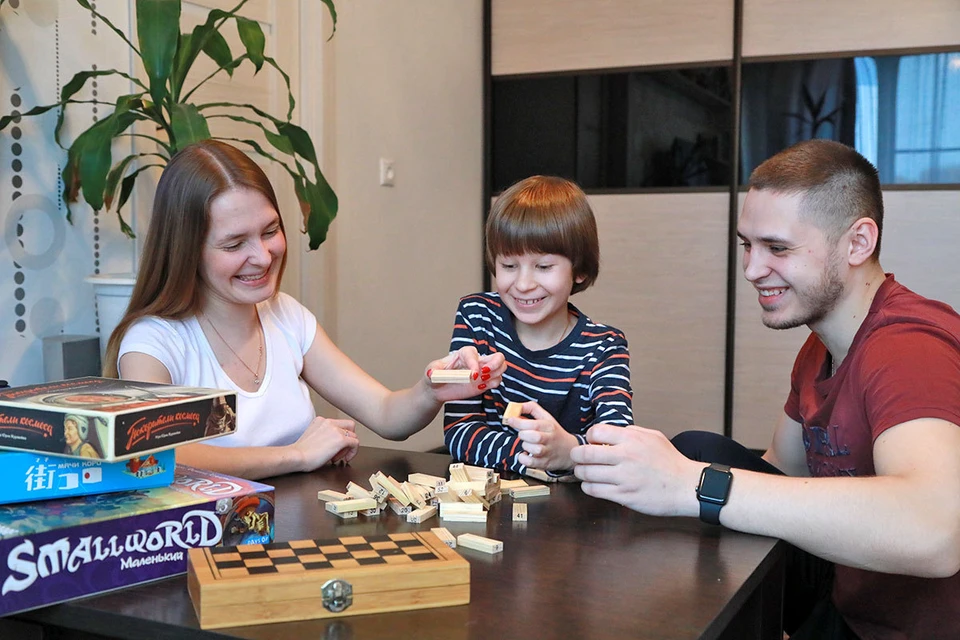 Игры всей семьей помогут справиться с психологическими проблемами.