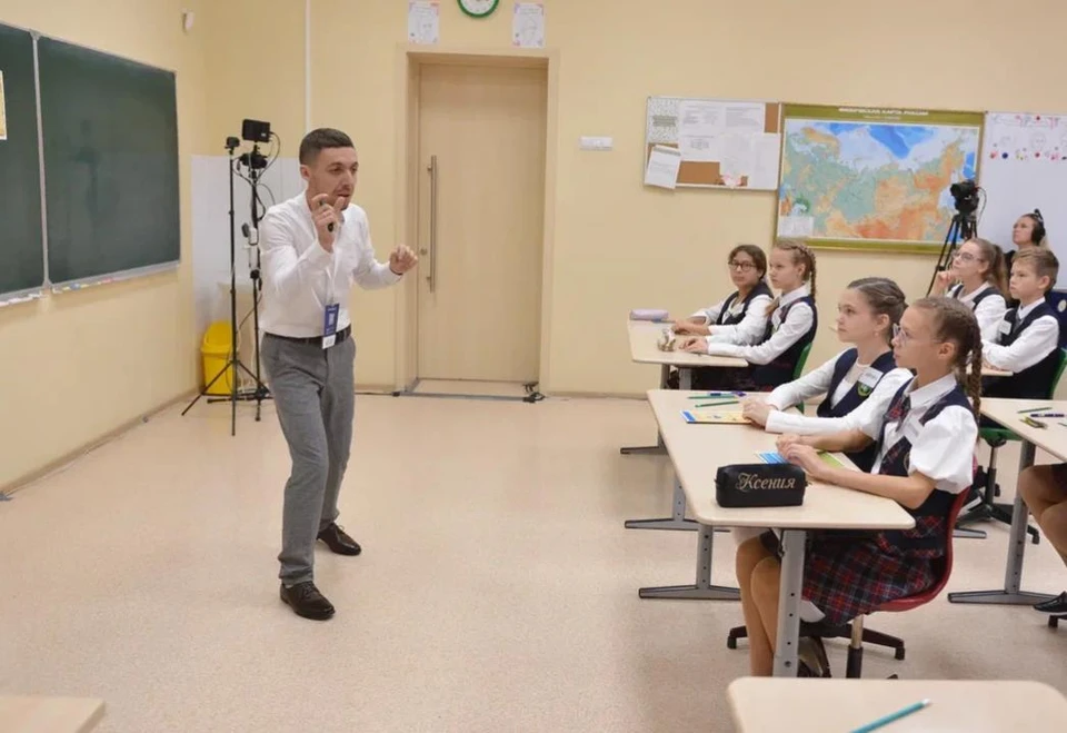 Ролан Абджемелов - учитель математики из села Столбовое Джанкойского района. Фото: Центр управления регионом