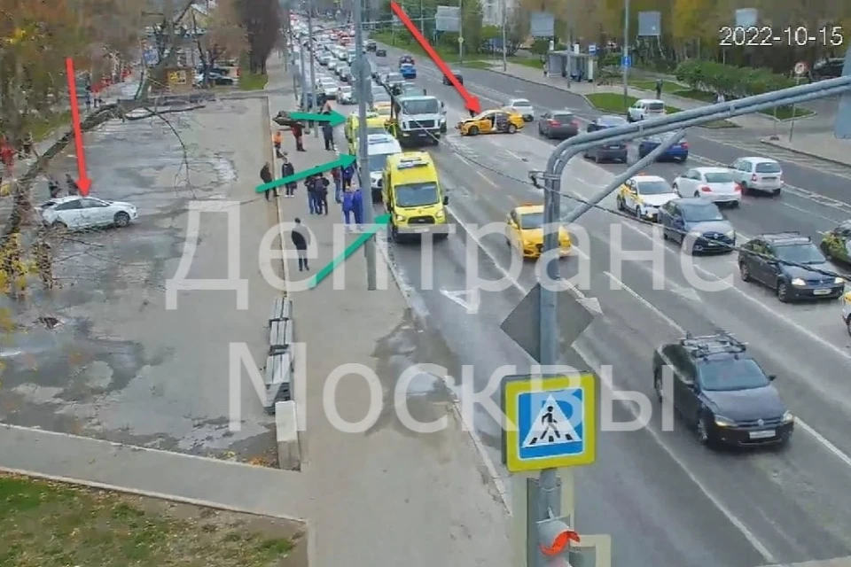 Два автомобиля столкнулись на Люблинской улице в Москве