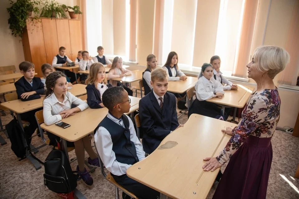 Иностранные мессенджеры не запрещены в российских школах