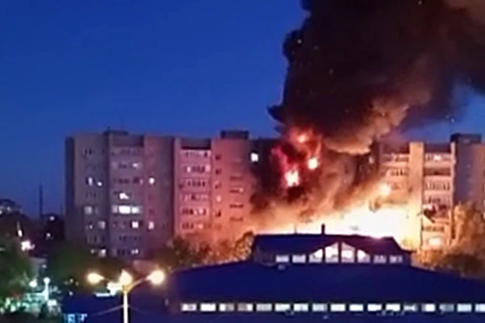 Огнем охвачены несколько этажей