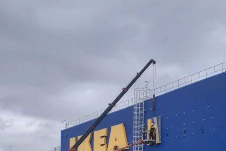 В Казани снимают вывеску IKEA с фасада торгового центра "Мега" - KP.RU
