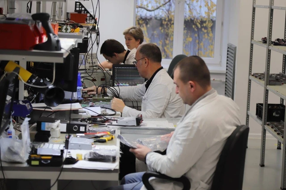 Рязанский радиозавод переходит на работу в три смены. Фото: правительство Рязанской области.
