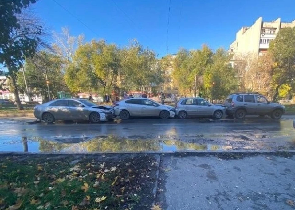 Как сообщили в полиции, девушка-водитель не выбрала безопасную дистанцию.
