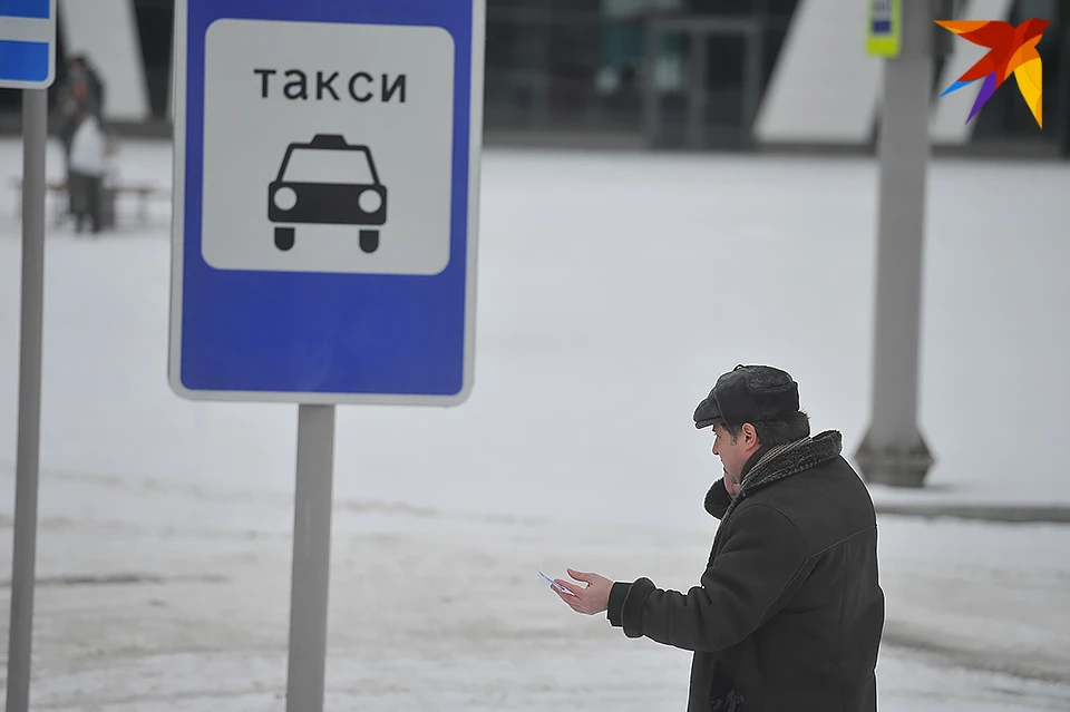 В Мурманске таксисту попался недобросовестный пассажир, который его обокрал.