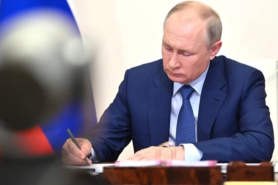 Путин продлил действие спецмер во внешней экономике до конца 2023