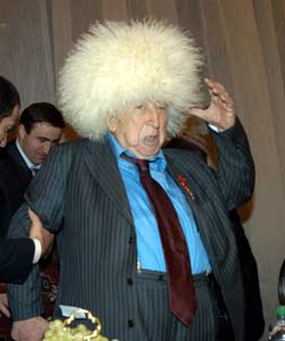 Совсем недавно Гамзатов отметил 80-летие...