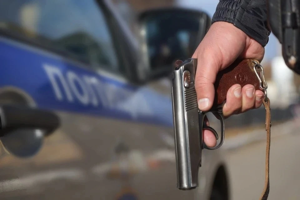Полицейские стреляли из табельного оружия по колесам