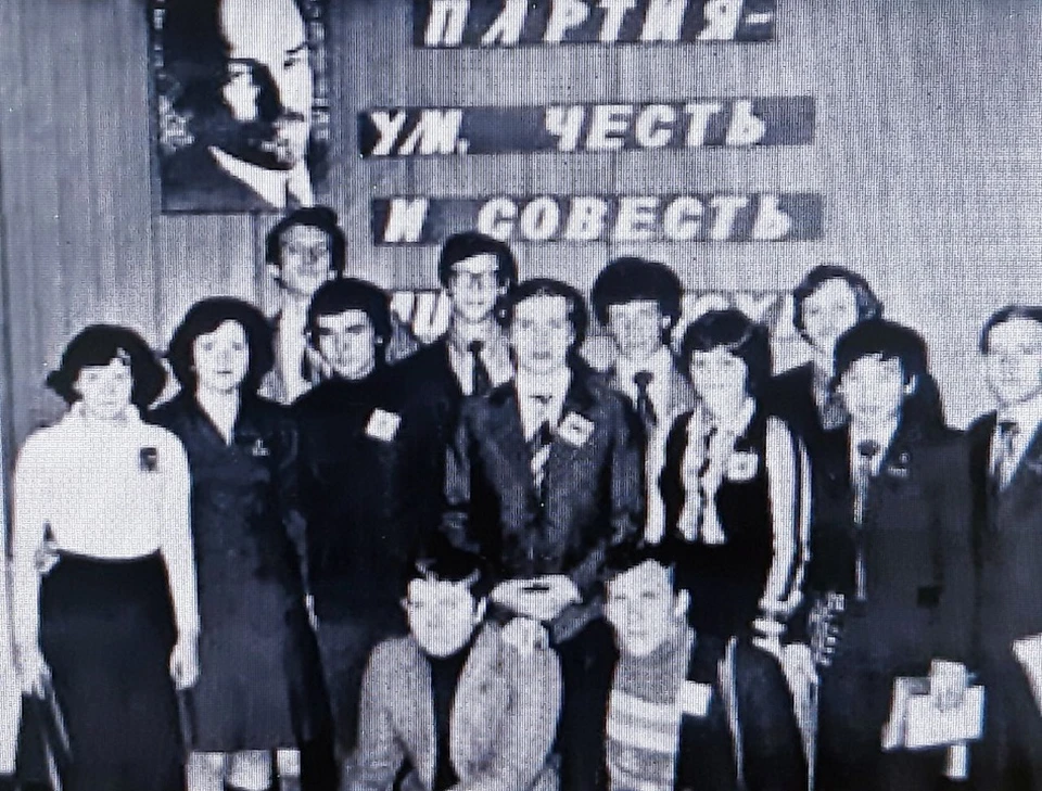 Глава региона опубликовал свою фотографию в рядах комсомольцев. Фото: Телеграм-канал Василия Голубева.